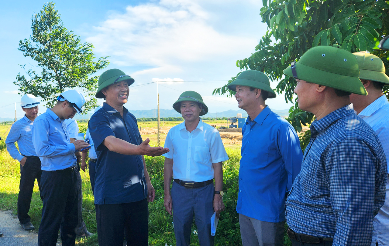 Thứ trưởng Lê Đình Thọ kiểm tra hiện trường các dự án cao tốc Bắc - Nam đoạn qua địa bàn tỉnh Hà Tĩnh